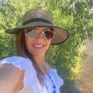 Meet your Posher, Angie